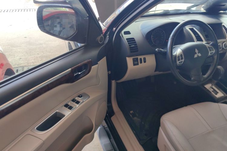 Used Mitsubishi Pajero Sport 2013 3.0L Automatic Two-Wheel Drive Luxury Edition Driver Seat