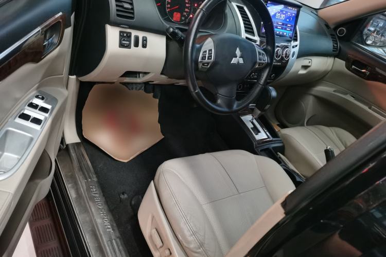 Used Mitsubishi Pajero Sport 2013 3.0L Automatic Two-Wheel Drive Luxury Edition Driver Seat