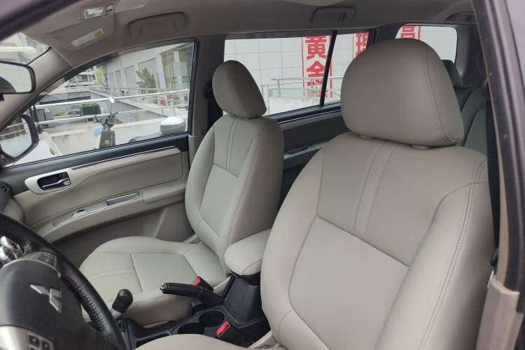 Used Mitsubishi Pajero Sport 2013 3.0L Automatic 4x4 Executive Edition Driver Seat