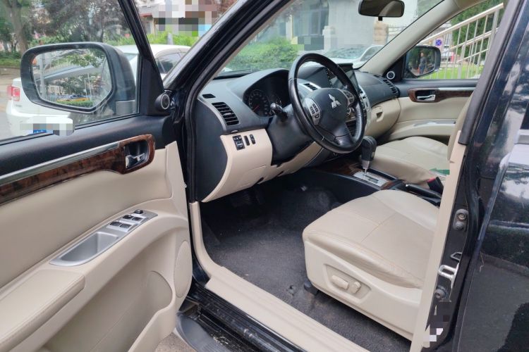 Used Mitsubishi Pajero Sport 2013 3.0L Automatic Two-Wheel Drive Luxury Edition Driver Seat