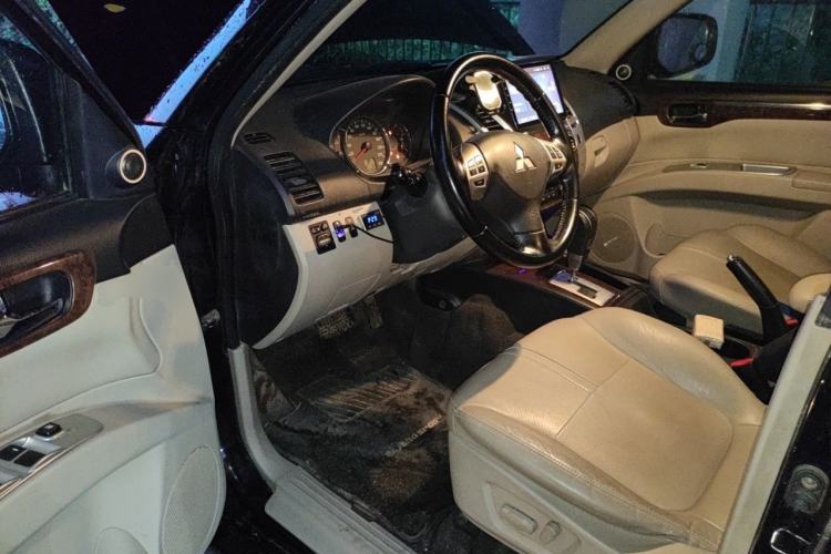 Used Mitsubishi Pajero Sport 2013 3.0L Automatic Two-Wheel Drive Luxury Edition Driver Seat