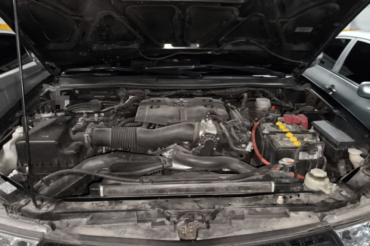 Used Mitsubishi Pajero Sport 2013 3.0L Automatic 4x4 Executive Edition Engine Bay
