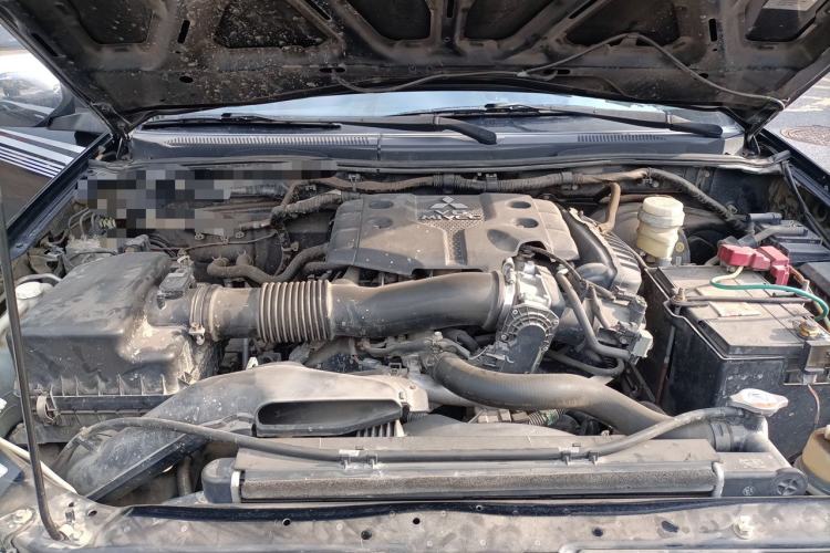 Used Mitsubishi Pajero Sport 2013 3.0L Automatic 4x4 Executive Edition Engine Bay