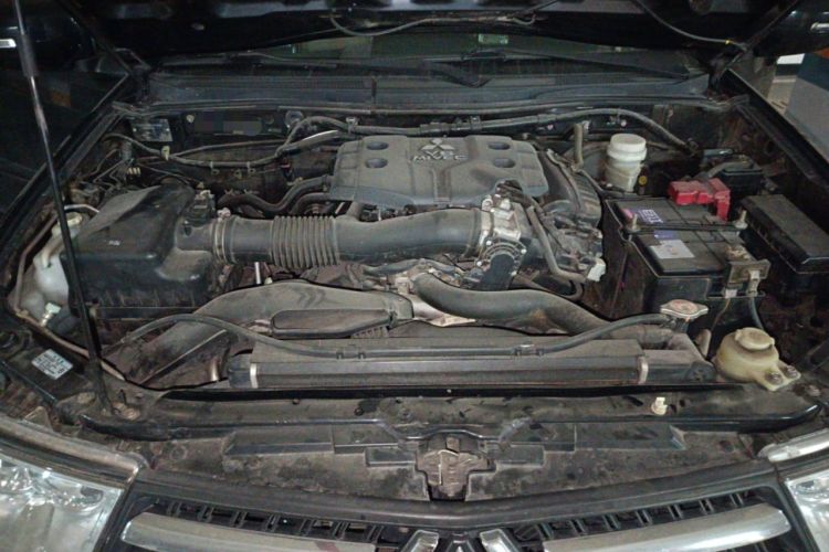 Used Mitsubishi Pajero Sport 2013 3.0L Automatic Two-Wheel Drive Luxury Edition Engine Bay