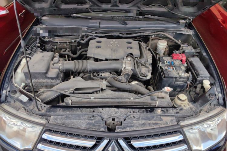 Used Mitsubishi Pajero Sport 2013 3.0L Automatic Two-Wheel Drive Luxury Edition Engine Bay