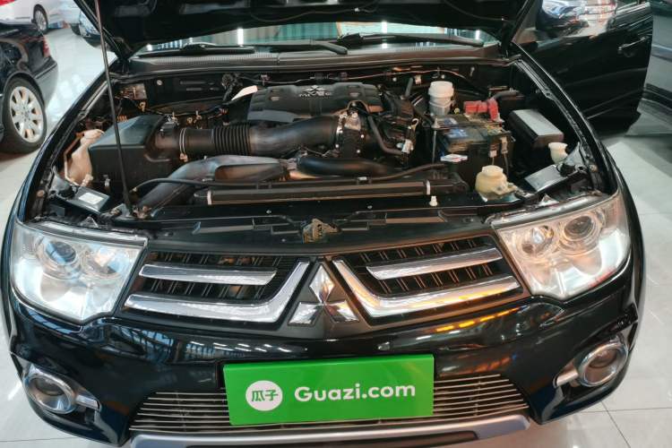 Used Mitsubishi Pajero Sport 2013 3.0L Automatic Two-Wheel Drive Luxury Edition Engine Bay