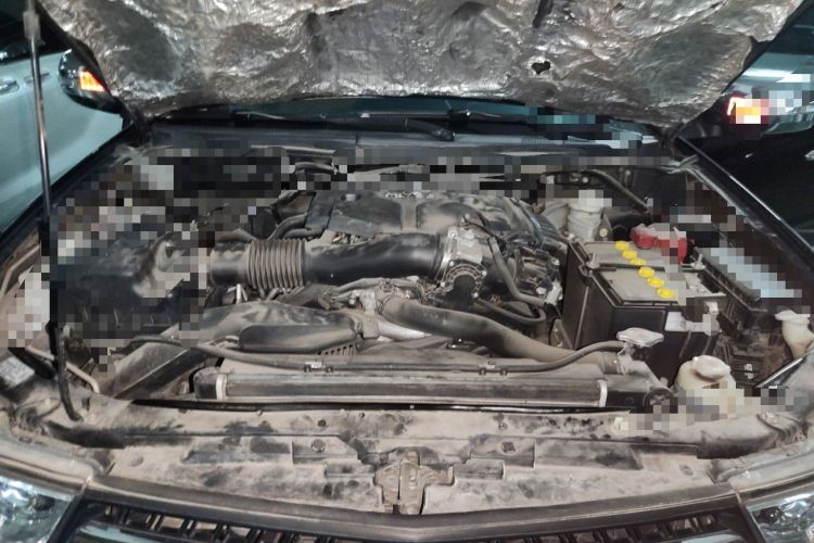Used Mitsubishi Pajero Sport 2013 3.0L Automatic 4x4 Executive Edition Engine Bay