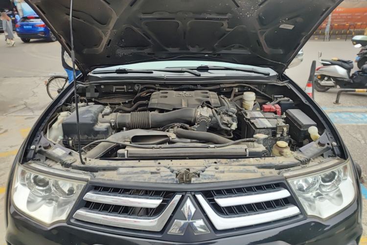Used Mitsubishi Pajero Sport 2013 3.0L Automatic 4x4 Executive Edition Engine Bay