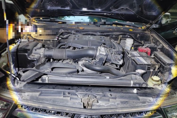 Used Mitsubishi Pajero Sport 2013 3.0L Automatic 4x4 Executive Edition Engine Bay
