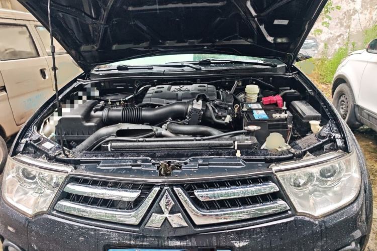Used Mitsubishi Pajero Sport 2013 3.0L Automatic 4x4 Executive Edition Engine Bay