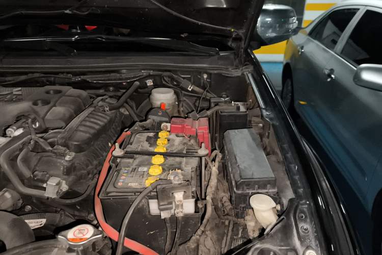 Used Mitsubishi Pajero Sport 2013 3.0L Automatic 4x4 Executive Edition Engine Bay Left