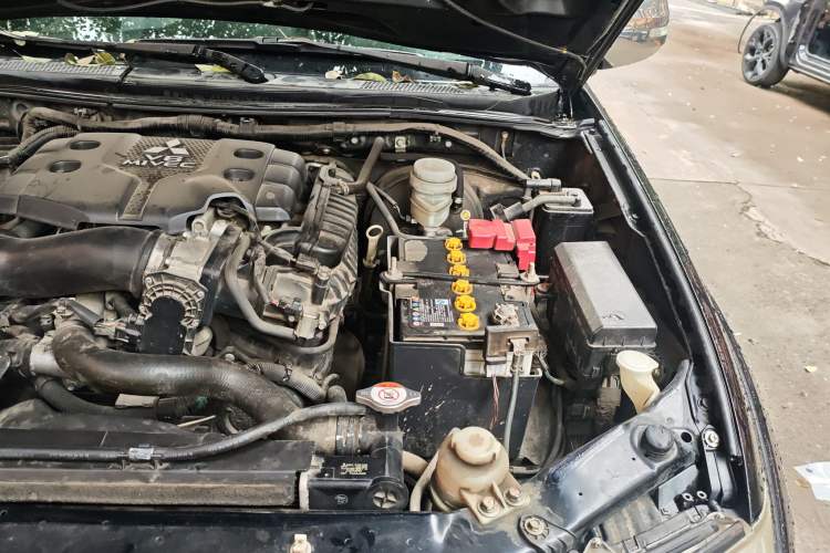 Used Mitsubishi Pajero Sport 2013 3.0L Automatic 4x4 Executive Edition Engine Bay Left