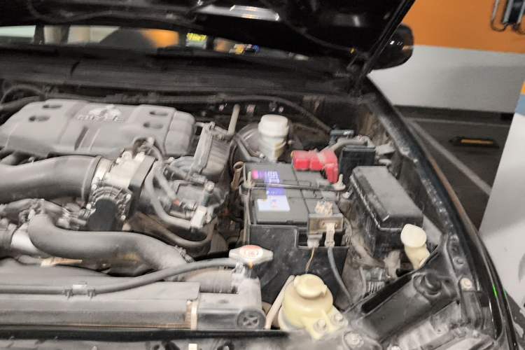 Used Mitsubishi Pajero Sport 2013 3.0L Automatic Two-Wheel Drive Luxury Edition Engine Bay Left