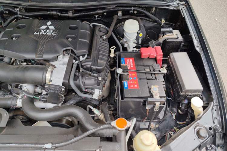 Used Mitsubishi Pajero Sport 2013 3.0L Automatic Two-Wheel Drive Luxury Edition Engine Bay Left