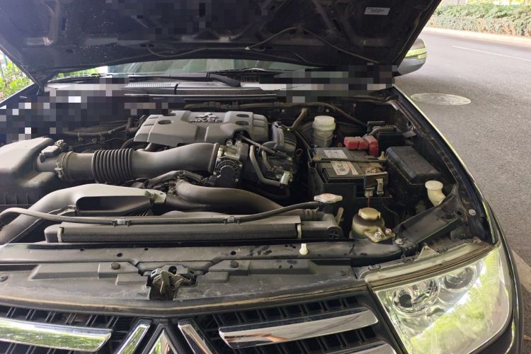Used Mitsubishi Pajero Sport 2013 3.0L Automatic 4x4 Flagship Edition Engine Bay Left