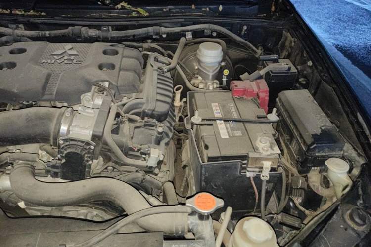 Used Mitsubishi Pajero Sport 2013 3.0L Automatic Two-Wheel Drive Luxury Edition Engine Bay Left