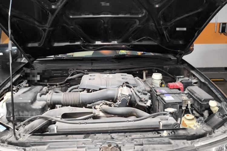 Used Mitsubishi Pajero Sport 2013 3.0L Automatic Two-Wheel Drive Luxury Edition Engine Bay