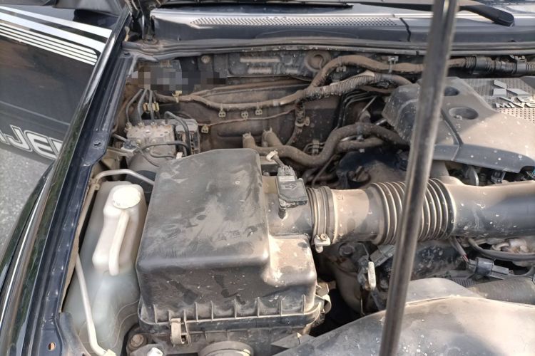 Used Mitsubishi Pajero Sport 2013 3.0L Automatic 4x4 Executive Edition Engine Bay Right