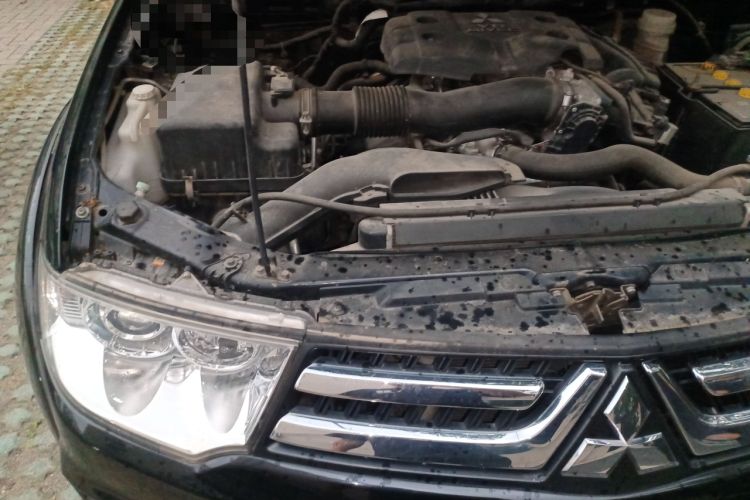 Used Mitsubishi Pajero Sport 2013 3.0L Automatic Two-Wheel Drive Luxury Edition Engine Bay Right
