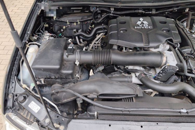 Used Mitsubishi Pajero Sport 2013 3.0L Automatic Two-Wheel Drive Luxury Edition Engine Bay Right