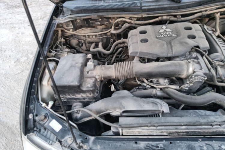 Used Mitsubishi Pajero Sport 2013 3.0L Automatic Two-Wheel Drive Luxury Edition Engine Bay Right