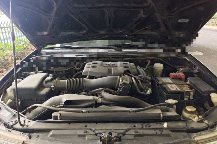 Used Mitsubishi Pajero Sport 2013 3.0L Automatic 4x4 Flagship Edition Engine Bay