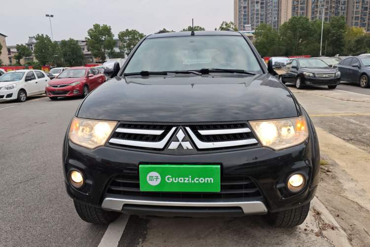 Used Mitsubishi Pajero Sport 2013 3.0L Automatic 4x4 Executive Edition Exterior 1