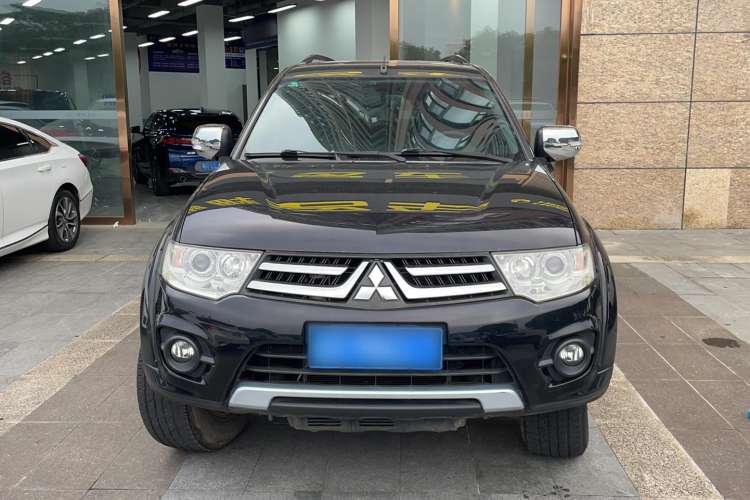 Used Mitsubishi Pajero Sport 2013 3.0L Automatic 4x4 Executive Edition Exterior 1