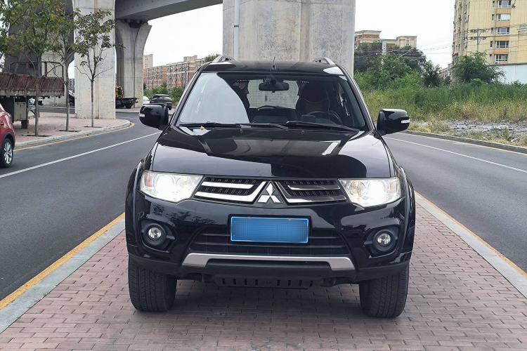 Used Mitsubishi Pajero Sport 2013 2.4L Manual Two-Wheel Drive Comfort Edition Exterior 1