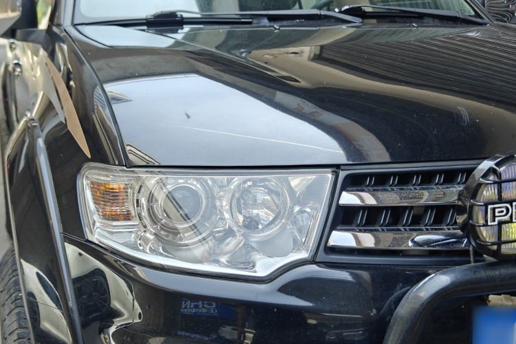 Used Mitsubishi Pajero Sport 2013 3.0L Automatic 4x4 Executive Edition Exterior 10