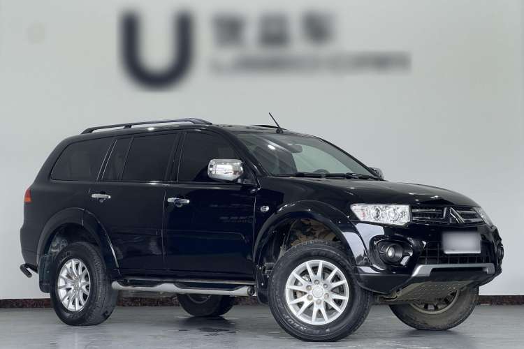 Used Mitsubishi Pajero Sport 2013 3.0L Automatic 4x4 Executive Edition Exterior 2