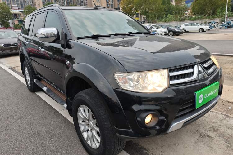 Used Mitsubishi Pajero Sport 2013 3.0L Automatic 4x4 Executive Edition Exterior 2
