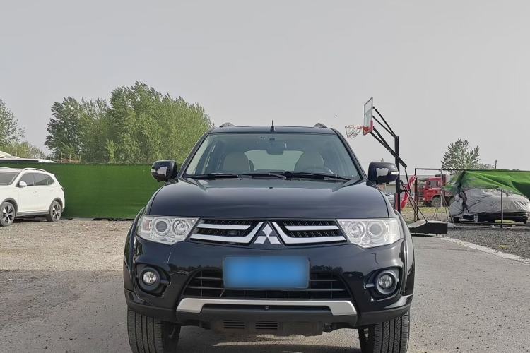 Used Mitsubishi Pajero Sport 2013 3.0L Automatic Two-Wheel Drive Luxury Edition Exterior 2