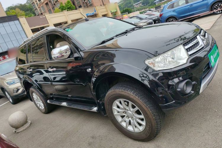 Used Mitsubishi Pajero Sport 2013 3.0L Automatic 4x4 Flagship Edition Exterior 2