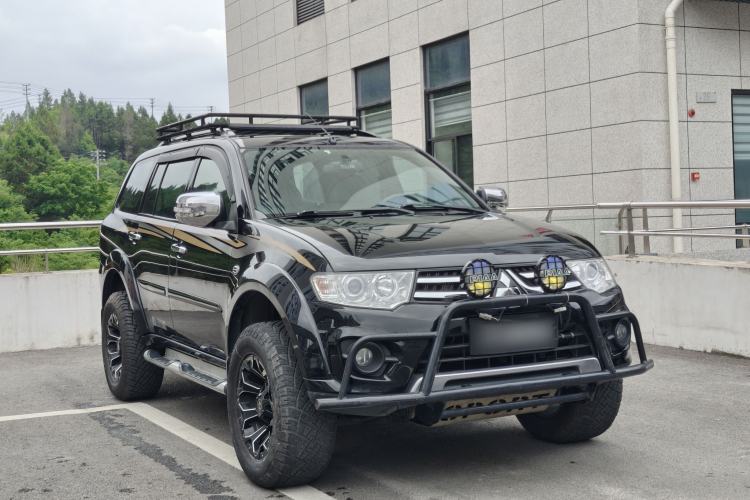 Used Mitsubishi Pajero Sport 2013 3.0L Automatic 4x4 Executive Edition Exterior 2
