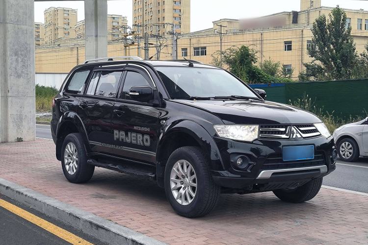 Used Mitsubishi Pajero Sport 2013 2.4L Manual Two-Wheel Drive Comfort Edition Exterior 2