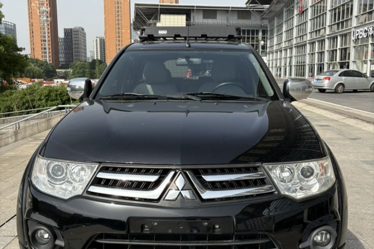 Used Mitsubishi Pajero Sport 2013 3.0L Automatic 4x4 Executive Edition Exterior 3
