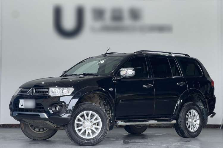Used Mitsubishi Pajero Sport 2013 3.0L Automatic 4x4 Executive Edition Exterior 3
