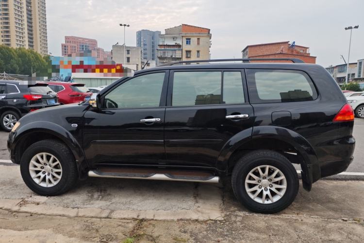 Used Mitsubishi Pajero Sport 2013 3.0L Automatic 4x4 Executive Edition Exterior 3