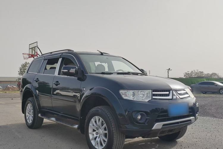 Used Mitsubishi Pajero Sport 2013 3.0L Automatic Two-Wheel Drive Luxury Edition Exterior 3