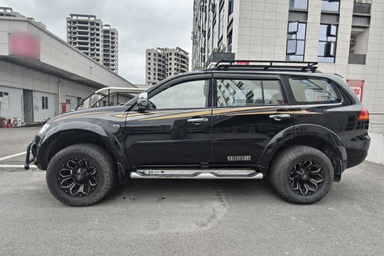 Used Mitsubishi Pajero Sport 2013 3.0L Automatic 4x4 Executive Edition Exterior 3