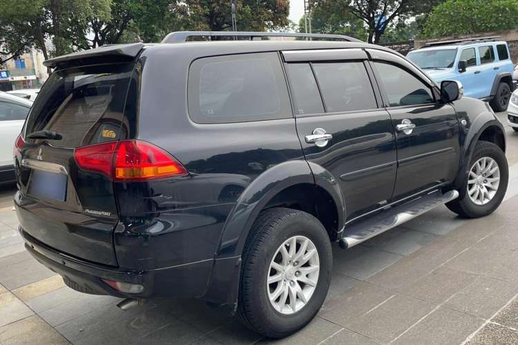 Used Mitsubishi Pajero Sport 2013 3.0L Automatic 4x4 Executive Edition Exterior 3