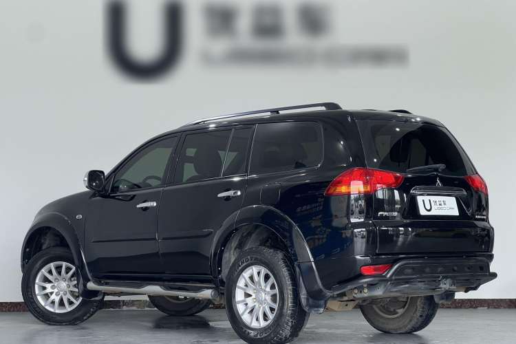 Used Mitsubishi Pajero Sport 2013 3.0L Automatic 4x4 Executive Edition Exterior 4