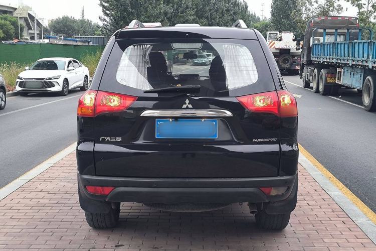 Used Mitsubishi Pajero Sport 2013 2.4L Manual Two-Wheel Drive Comfort Edition Exterior 4