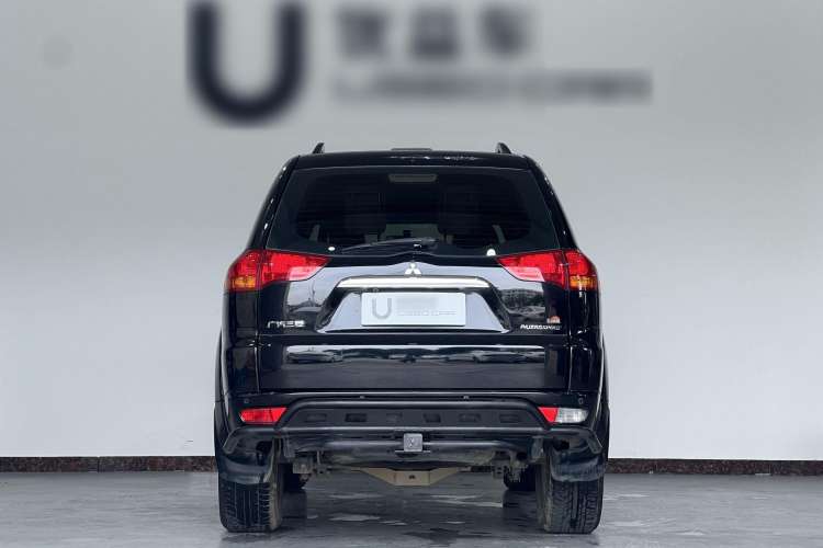 Used Mitsubishi Pajero Sport 2013 3.0L Automatic 4x4 Executive Edition Exterior 5