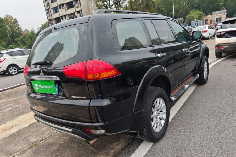 Used Mitsubishi Pajero Sport 2013 3.0L Automatic 4x4 Executive Edition Exterior 5