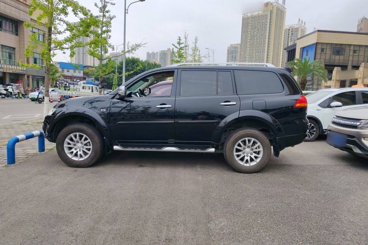 Used Mitsubishi Pajero Sport 2013 3.0L Automatic 4x4 Flagship Edition Exterior 5