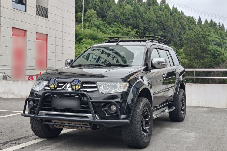 Used Mitsubishi Pajero Sport 2013 3.0L Automatic 4x4 Executive Edition Exterior 5
