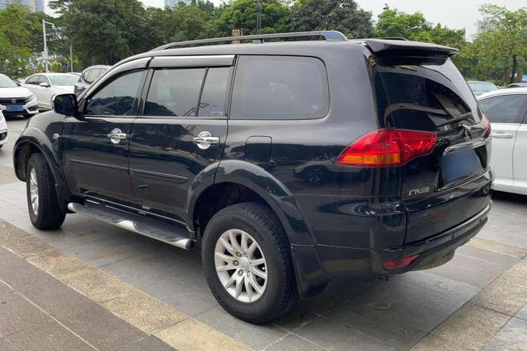 Used Mitsubishi Pajero Sport 2013 3.0L Automatic 4x4 Executive Edition Exterior 5