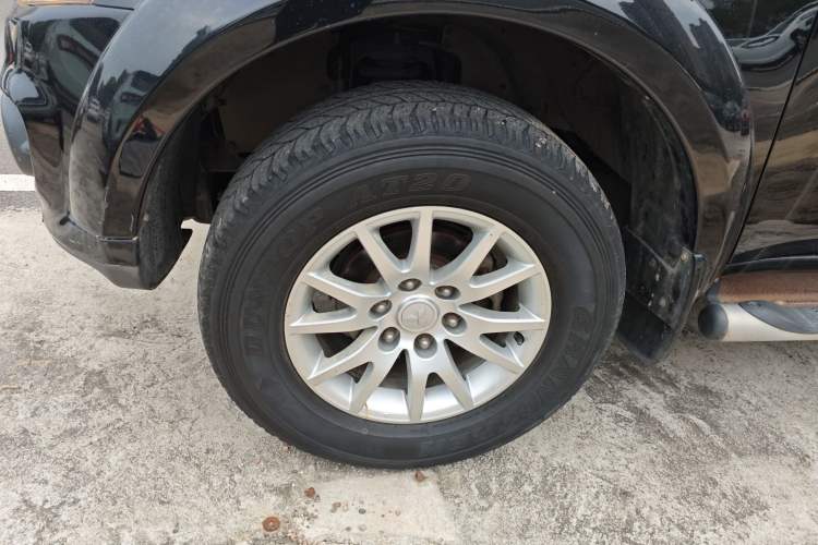 Used Mitsubishi Pajero Sport 2013 3.0L Automatic 4x4 Executive Edition Exterior 7